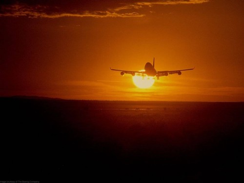 aereo-decollo-tramonto.jpg